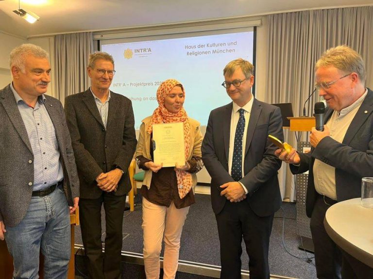 INTR°A-Projektpreis 2023 an das Haus der Kulturen und Religionen München verliehen INTR°A-Projektpreis 2023 an das Haus der Kulturen und Religionen München verliehen