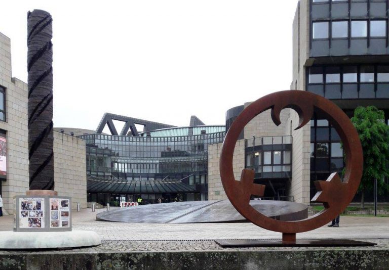 Engel der Kulturen – Landtag NRW in Düsseldorf zeigt „Friedenssäule“ und Ausstellung dazu Engel der Kulturen – Landtag NRW in Düsseldorf zeigt „Friedenssäule“ und Ausstellung dazu