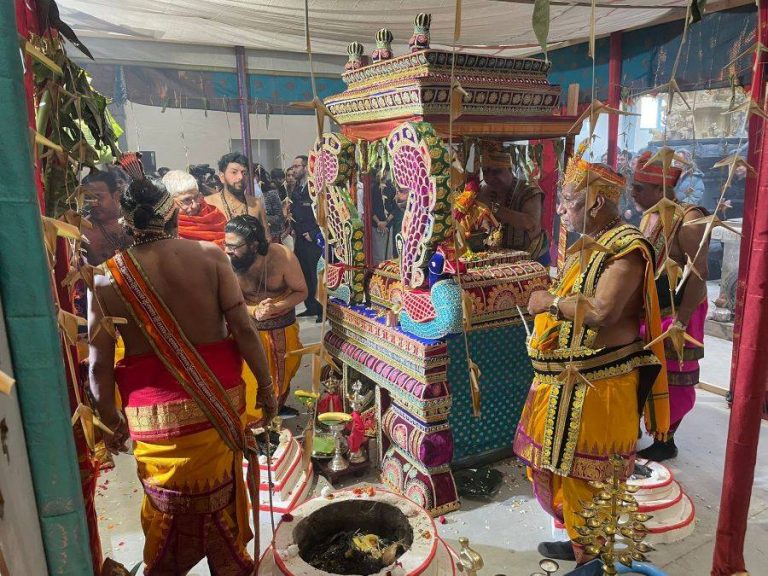 Neuer großer Hindu-Tempel in Schwerte feierlich eingeweiht
